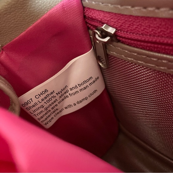 Travelon Pearl Taupe Leather Travel Convertible Adjustable Crossbody Bag - Picture 10 of 10